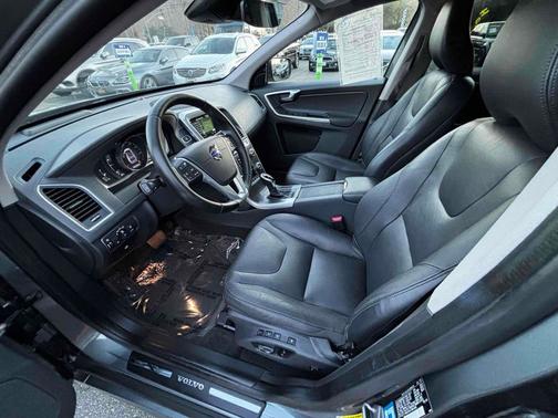 2016 Volvo XC60 T5 Drive-E Platinum