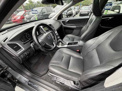 2016 Volvo XC60 T5 Drive-E Platinum