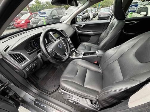 2016 Volvo XC60 T5 Drive-E Platinum