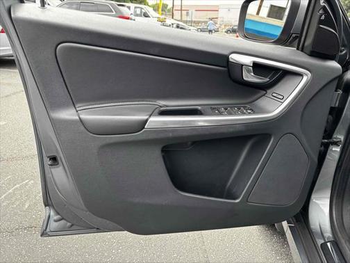 2016 Volvo XC60 T5 Drive-E Platinum