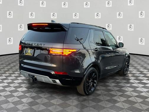 Carpathian Grey Premium Metallic 2020 Land Rover Discovery Landmark Edition