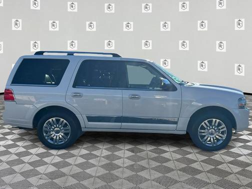 2012 Lincoln Navigator Base