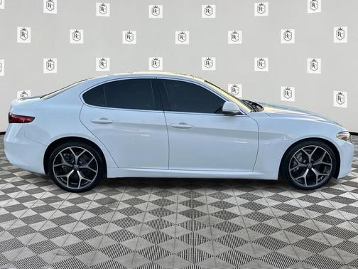 2019 Alfa Romeo Giulia Base