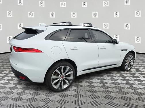 2018 Jaguar F-PACE 30t R-Sport