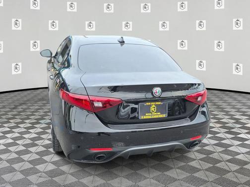 2019 Alfa Romeo Giulia Sport