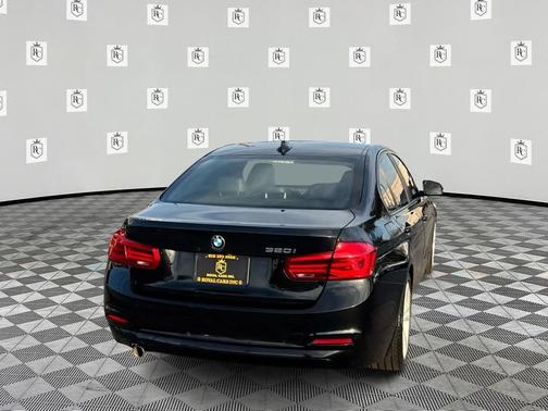 Black Sapphire Metallic 2018 BMW 320 i