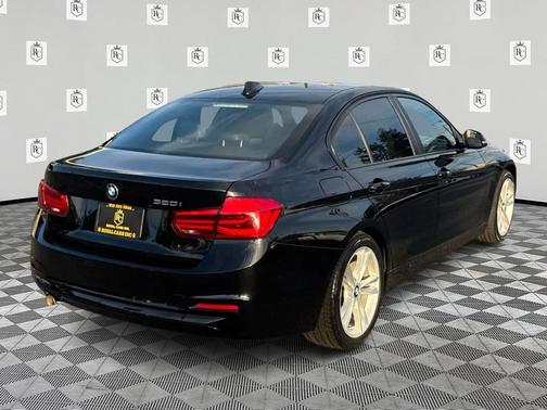 Black Sapphire Metallic 2018 BMW 320 i