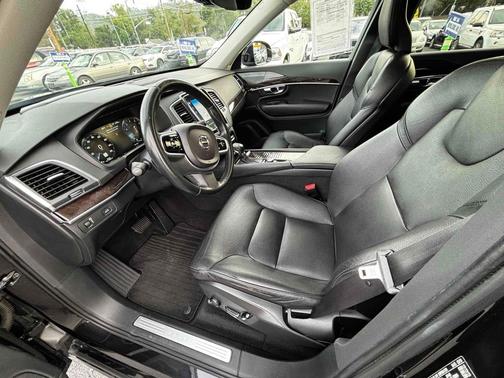 2019 Volvo XC90 T6 Momentum