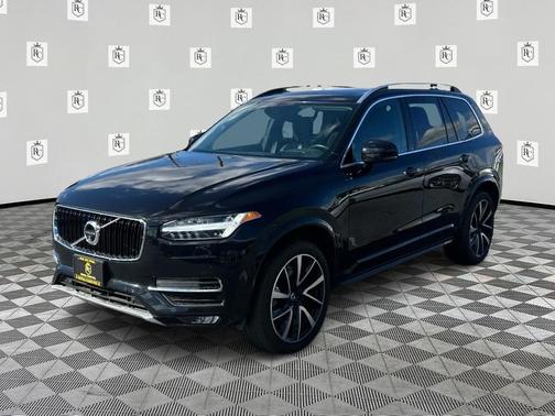 2019 Volvo XC90 T6 Momentum