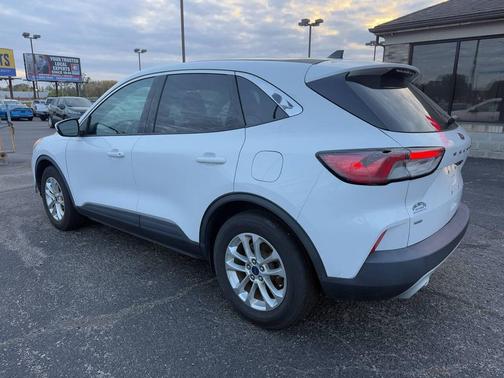 2020 Ford Escape SE