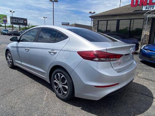 Molten Silver 2018 Hyundai ELANTRA SE