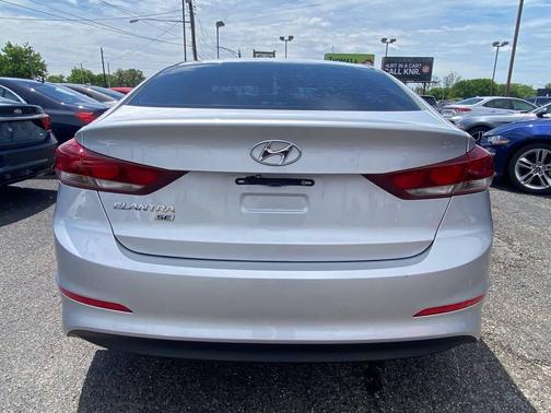 Molten Silver 2018 Hyundai ELANTRA SE