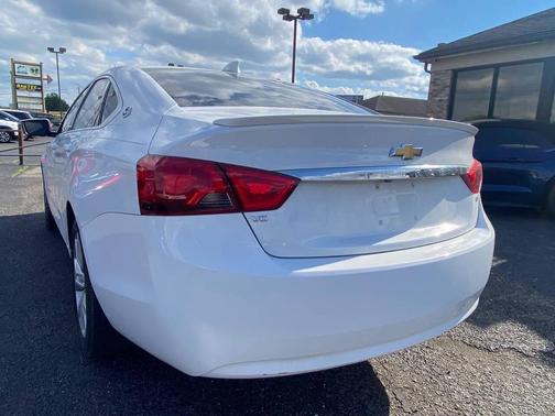 White 2018 Chevrolet Impala 1LT