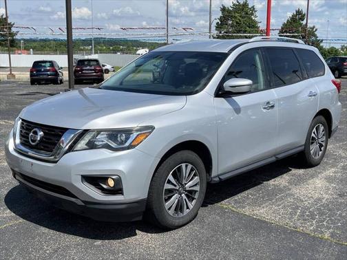 2017 Nissan Pathfinder SV
