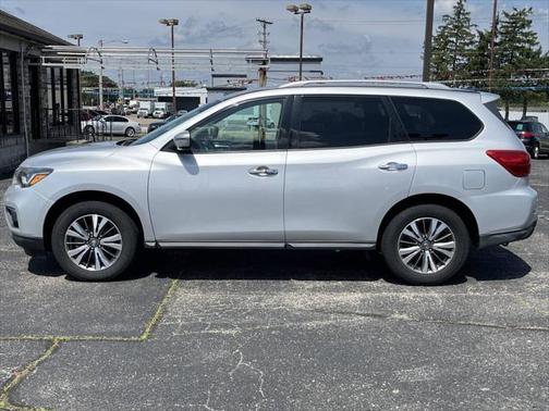 2017 Nissan Pathfinder SV