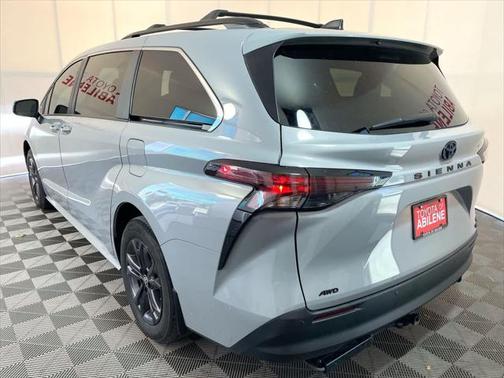 2024 Toyota Sienna Woodland Edition
