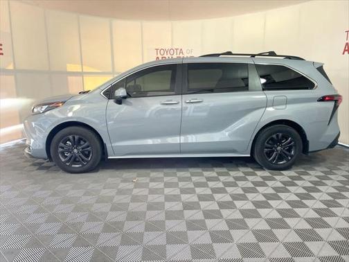 2024 Toyota Sienna Woodland Edition