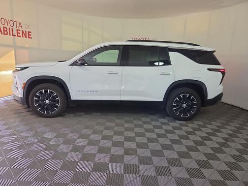 Summit White 2025 Chevrolet Traverse LT