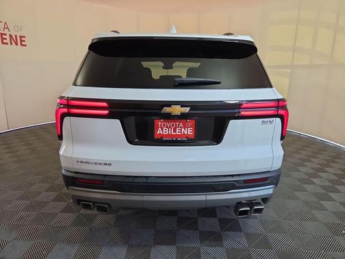 Summit White 2025 Chevrolet Traverse LT