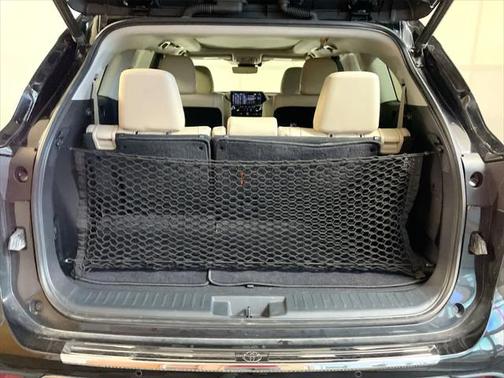 2021 Toyota Highlander Hybrid Platinum