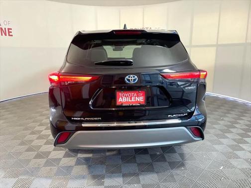 2021 Toyota Highlander Hybrid Platinum