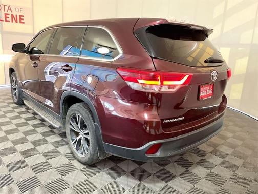 2019 Toyota Highlander LE I4