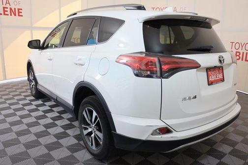Super White 2018 Toyota RAV4 XLE