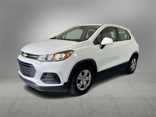 Summit White 2017 Chevrolet Trax LS