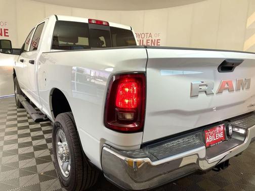 2025 RAM 2500 Tradesman Crew Cab 4x4 6'4' Box