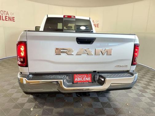 2025 RAM 2500 Tradesman Crew Cab 4x4 6'4' Box