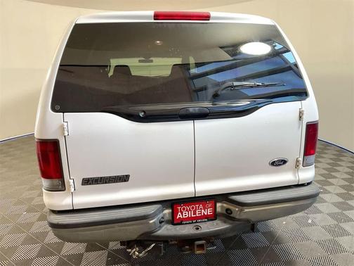 2005 Ford Excursion XLT