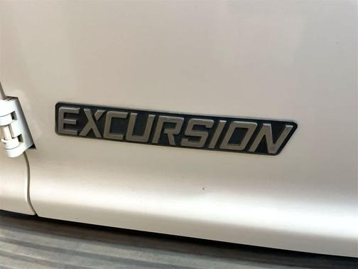 2005 Ford Excursion XLT