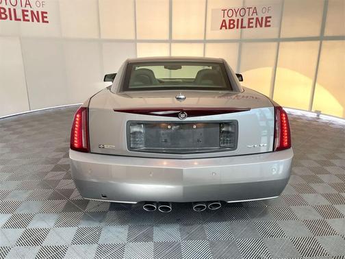 2005 Cadillac XLR Base