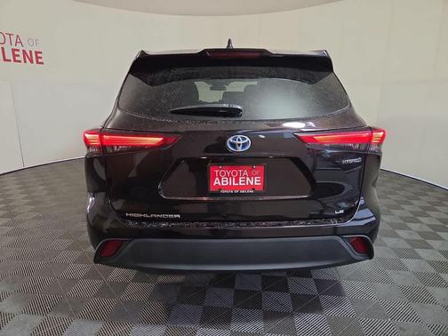 Opulent Amber 2021 Toyota Highlander Hybrid LE