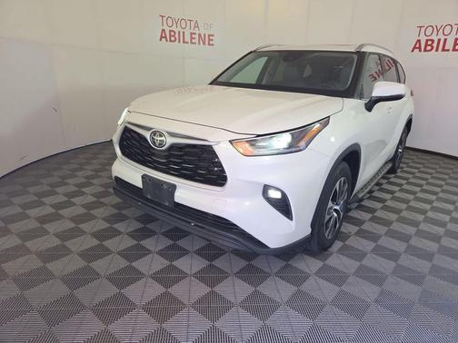 Blizzard Pearl 2021 Toyota Highlander XLE