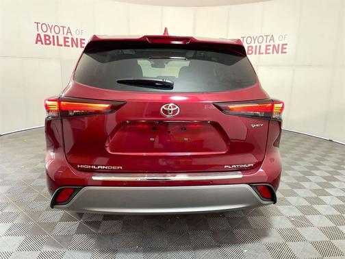 2026 Toyota Highlander Hybrid Platinum