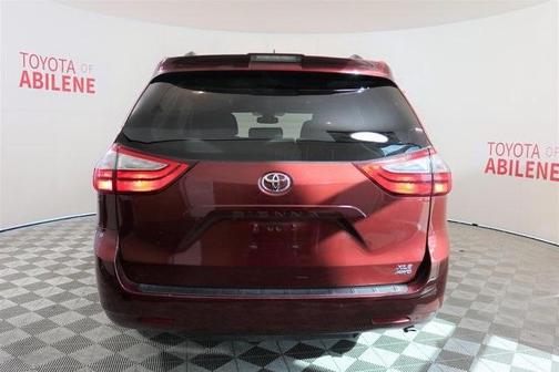2019 Toyota Sienna XLE