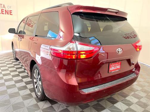 2019 Toyota Sienna XLE