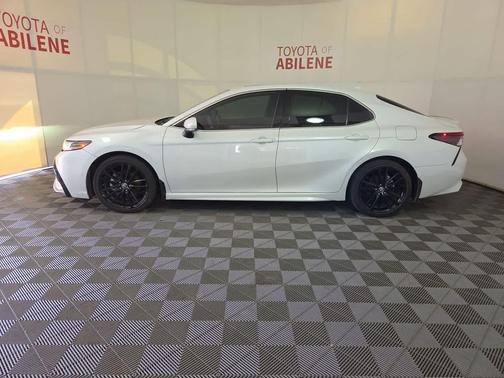 Wind Chill Pearl 2024 Toyota Camry Hybrid SE