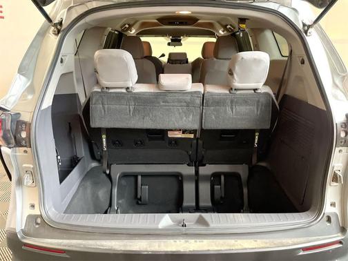 2022 Toyota Sienna LE