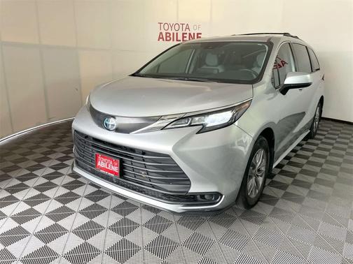 2022 Toyota Sienna LE