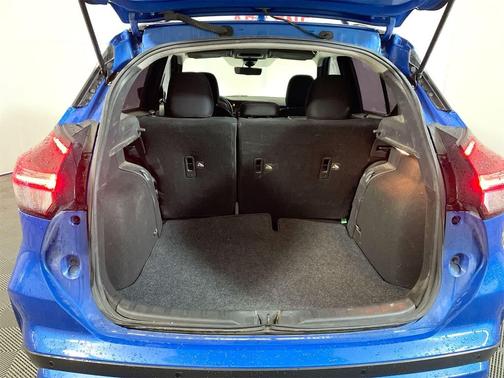 2022 Nissan Kicks SR