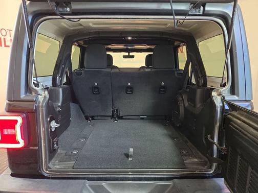 Black Clearcoat 2018 Jeep Wrangler Unlimited Sahara