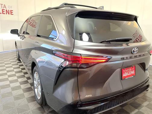 2022 Toyota Sienna XSE 7 Passenger