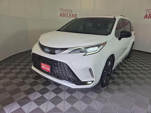 Super White 2021 Toyota Sienna XSE 7 Passenger