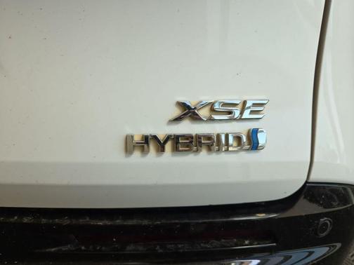 Super White 2021 Toyota Sienna XSE 7 Passenger