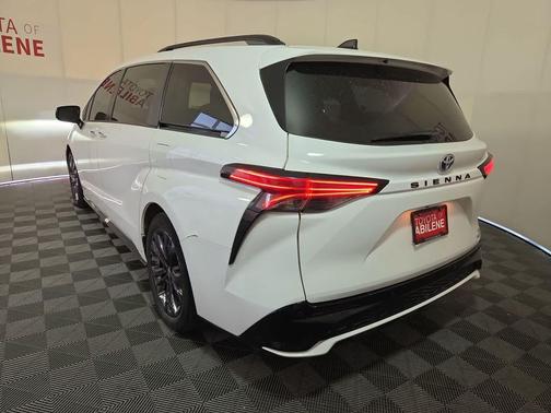 Super White 2021 Toyota Sienna XSE 7 Passenger