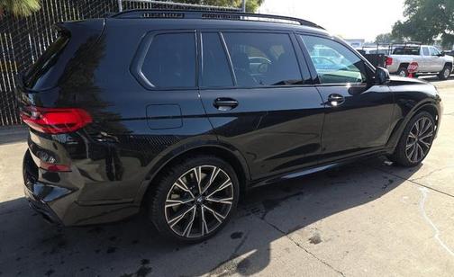 2022 BMW X7 M50i