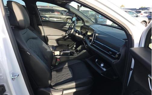 Glacial White Pearl 2025 Kia Sportage X-Line