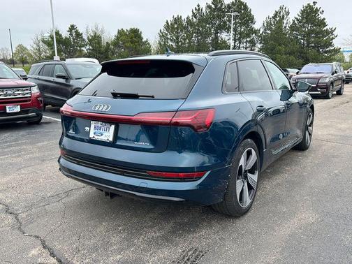 2022 Audi e-tron Premium Plus